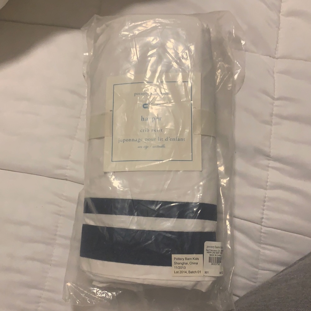 Crib skirt
